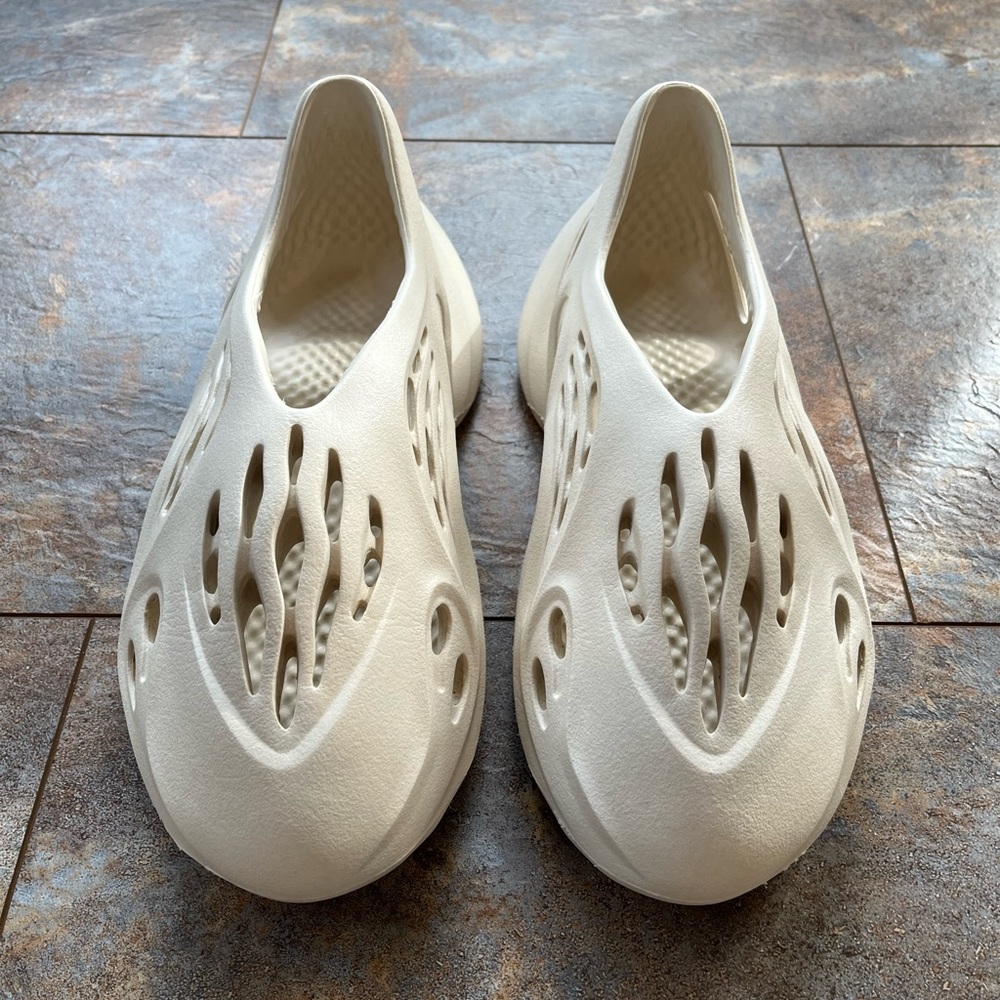 Yeezy Foam Runner, 9M, Sand